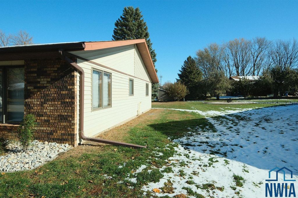 Photo of 1612 Linden Street, Hull, IA 51239 (MLS # 830948)