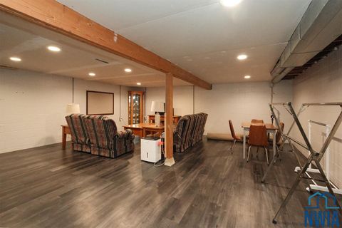 Tiny photo for 1612 Linden Street, Hull, IA 51239 (MLS # 830948)