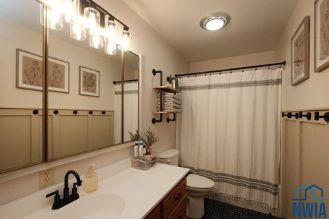 Tiny photo for 1612 Linden Street, Hull, IA 51239 (MLS # 830948)