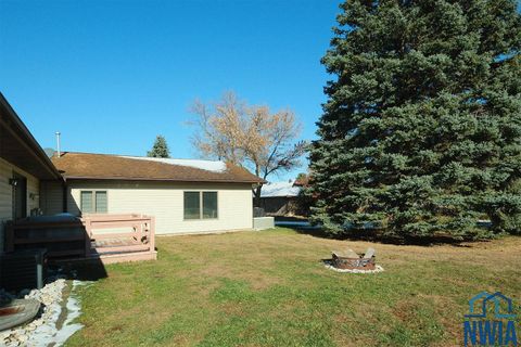 Tiny photo for 1612 Linden Street, Hull, IA 51239 (MLS # 830948)