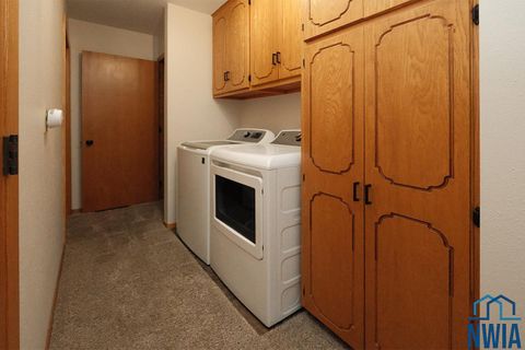 Tiny photo for 1612 Linden Street, Hull, IA 51239 (MLS # 830948)