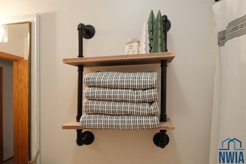 Tiny photo for 1612 Linden Street, Hull, IA 51239 (MLS # 830948)