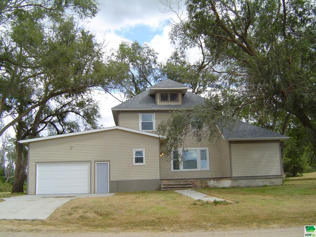 Photo of 112 Central Ave, Hawarden, IA 51023 (MLS # 830196)