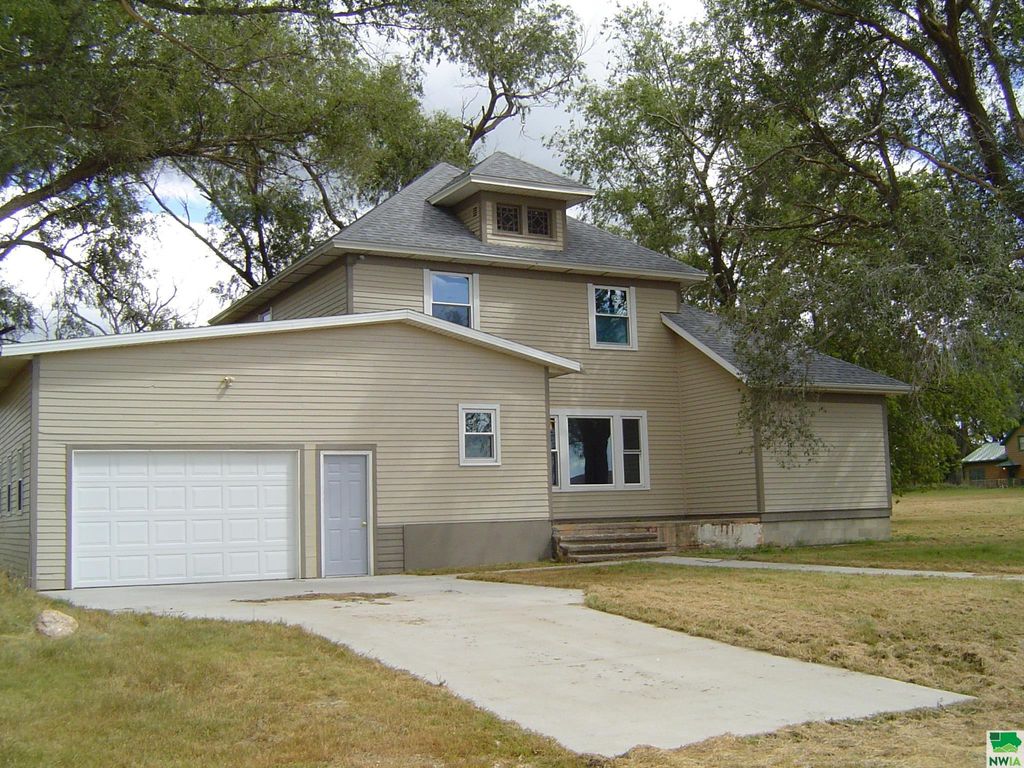 Photo of 112 Central Ave, Hawarden, IA 51023 (MLS # 830196)