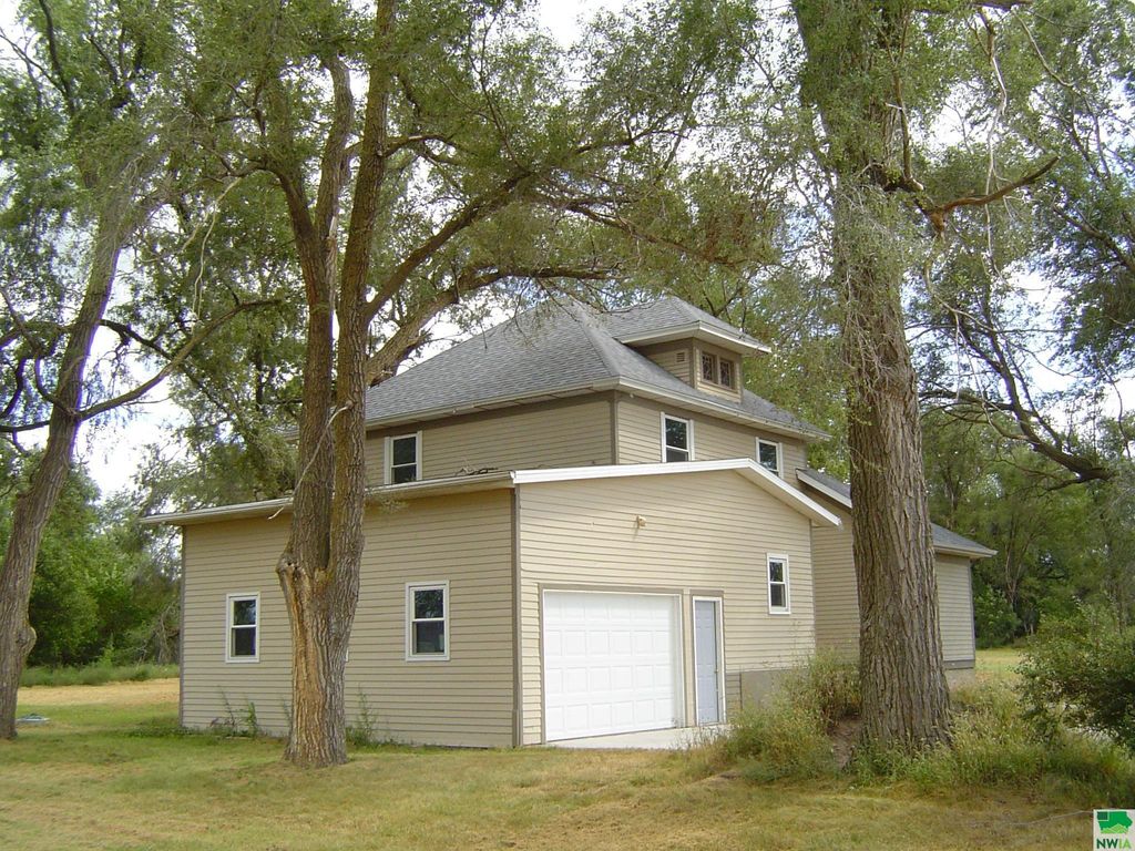 Photo of 112 Central Ave, Hawarden, IA 51023 (MLS # 830196)