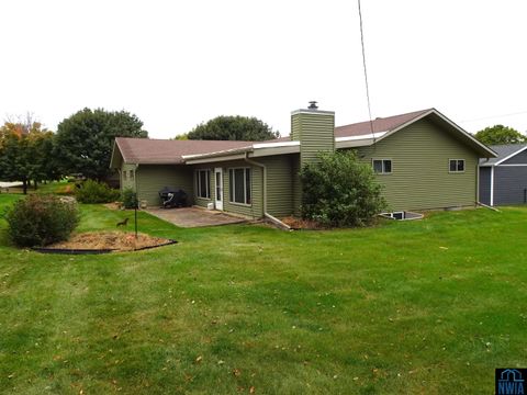Tiny photo for 1010 Brown Street, Hull, IA 51239 (MLS # 830551)