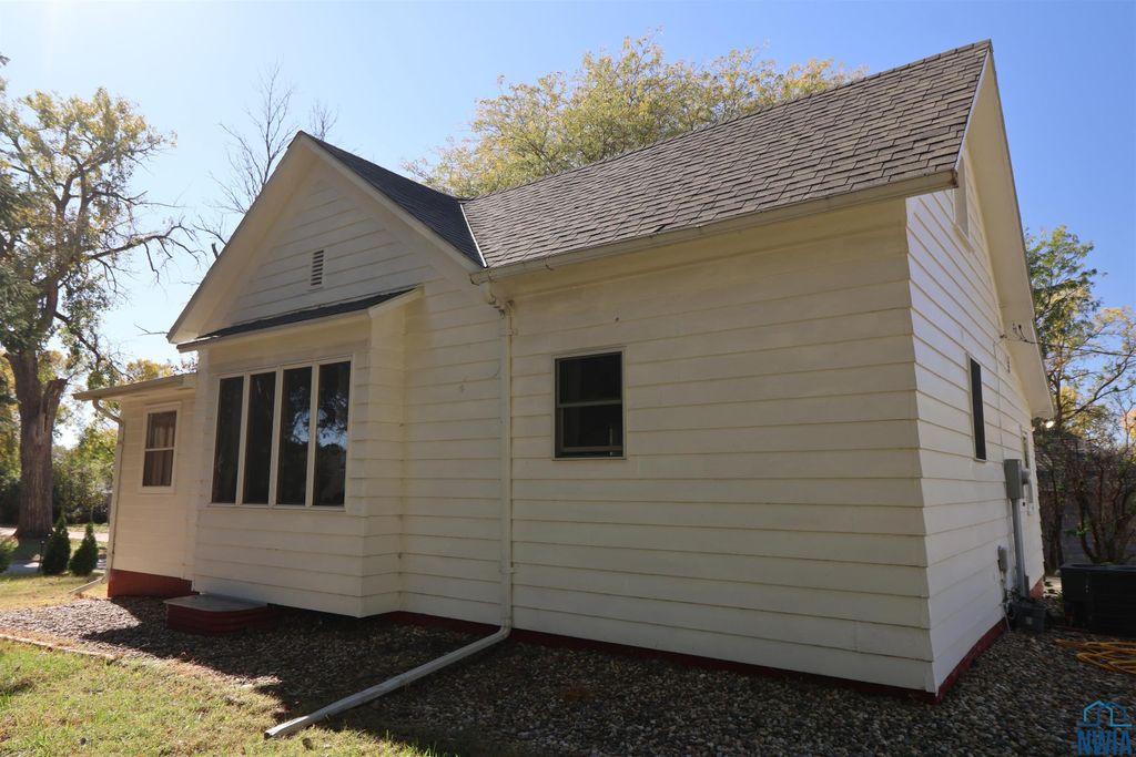 Photo of 615 16th St, Hawarden, IA 51023 (MLS # 830709)