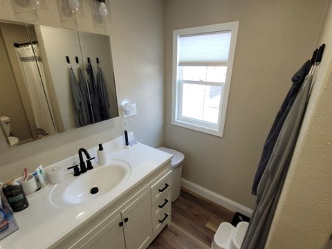 Tiny photo for 715 9th Ave, Sheldon, IA 51201 (MLS # 832144)