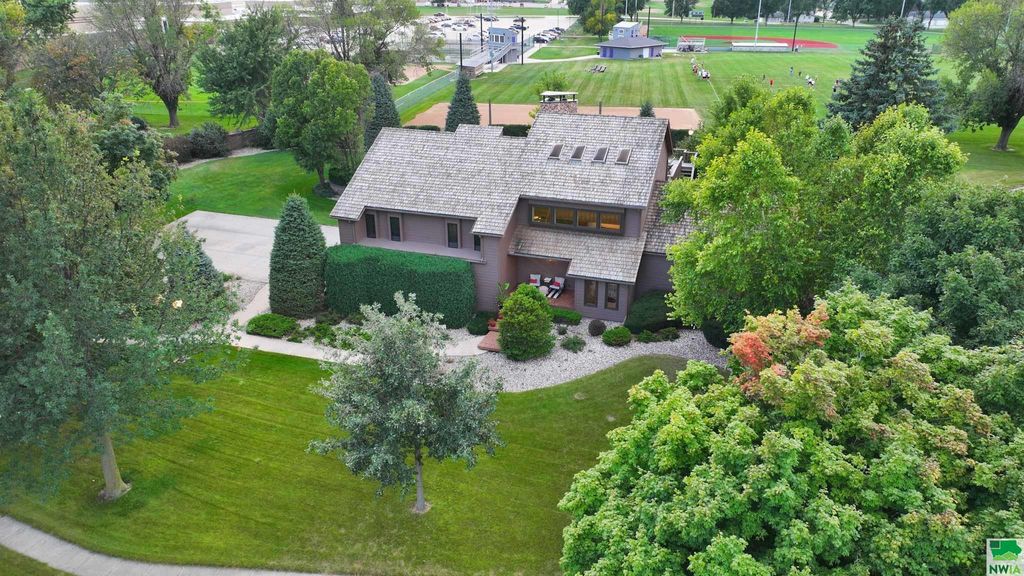 Photo of 700 Juneau Ave SE Ave, Orange City, IA 51041 (MLS # 830412)