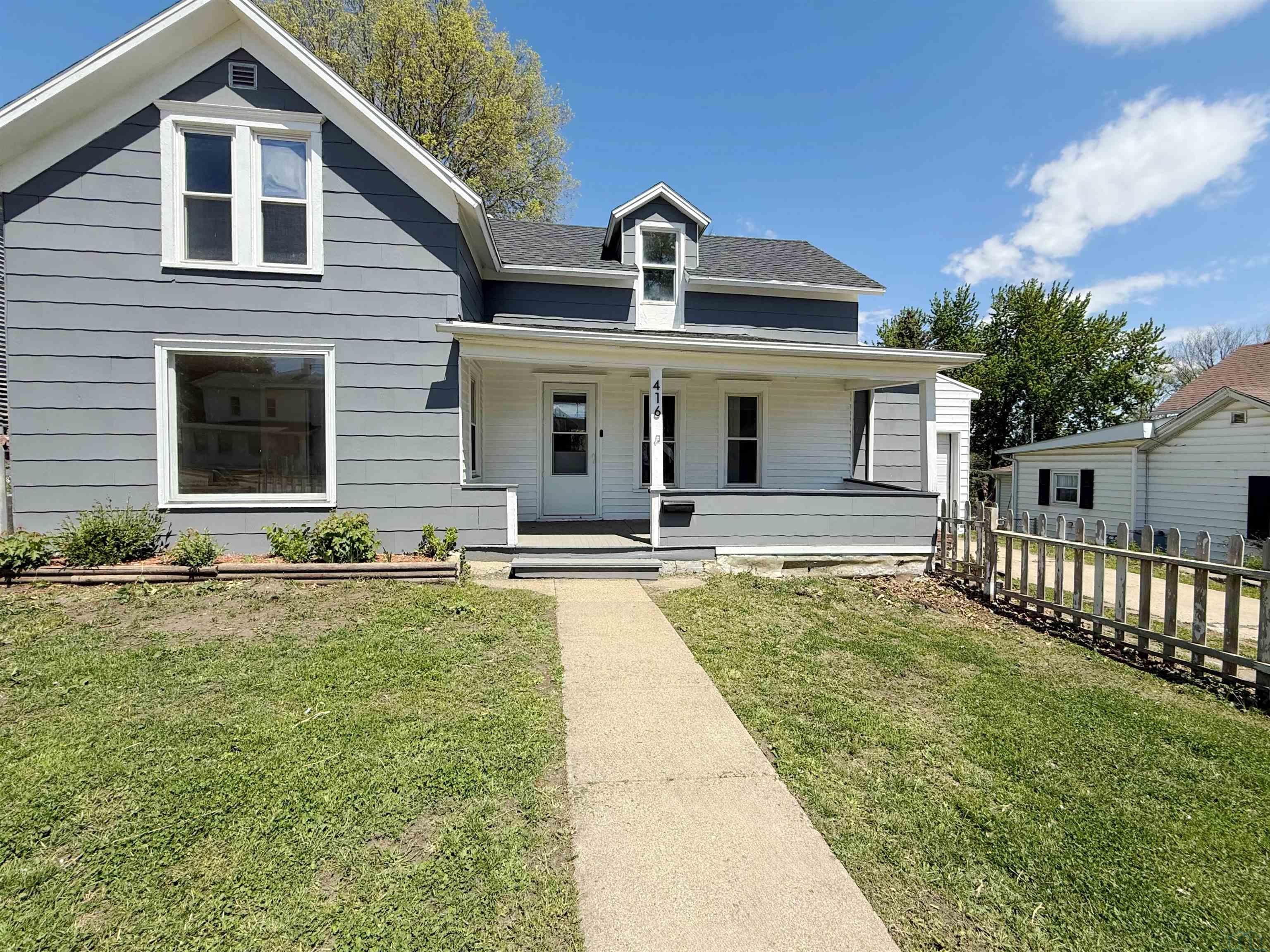 416 W CHERRY ST - Photo 2