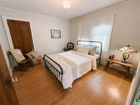 Tiny photo for 211 Albany Ave SE Ave, Orange City, IA 51041 (MLS # 830000)