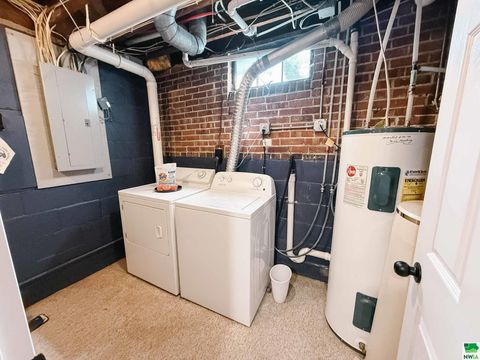 Tiny photo for 211 Albany Ave SE Ave, Orange City, IA 51041 (MLS # 830000)