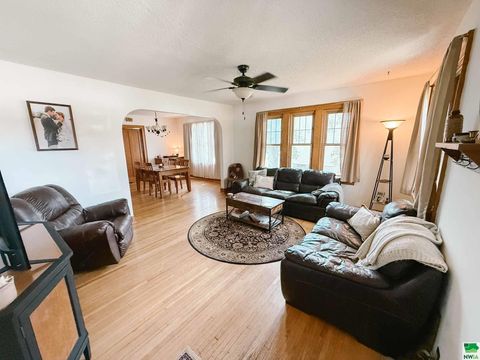 Tiny photo for 211 Albany Ave SE Ave, Orange City, IA 51041 (MLS # 830000)