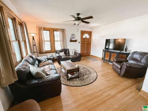 Tiny photo for 211 Albany Ave SE Ave, Orange City, IA 51041 (MLS # 830000)