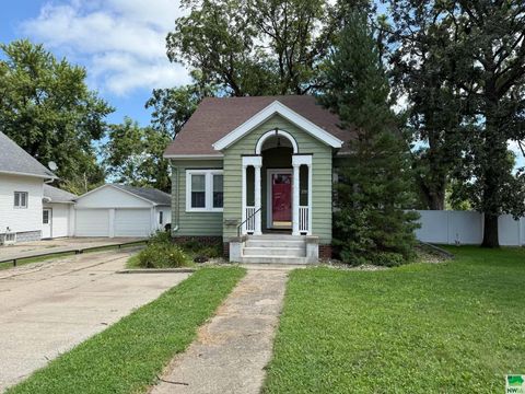 Photo of 211 Albany Ave SE Ave, Orange City, IA 51041 (MLS # 830000)