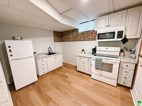 Tiny photo for 211 Albany Ave SE Ave, Orange City, IA 51041 (MLS # 830000)