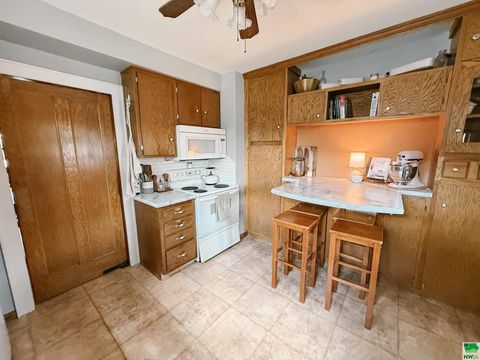 Tiny photo for 211 Albany Ave SE Ave, Orange City, IA 51041 (MLS # 830000)