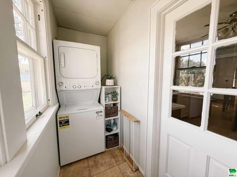 Tiny photo for 211 Albany Ave SE Ave, Orange City, IA 51041 (MLS # 830000)