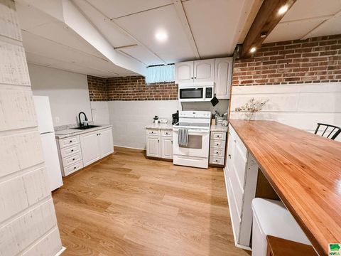 Tiny photo for 211 Albany Ave SE Ave, Orange City, IA 51041 (MLS # 830000)