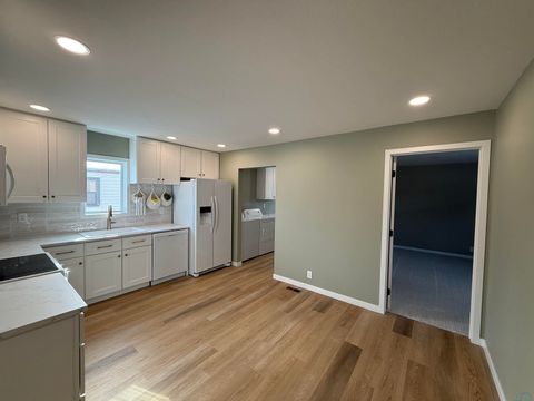 Tiny photo for 518 Boston Ave NE Ave, Orange City, IA 51041 (MLS # 830929)