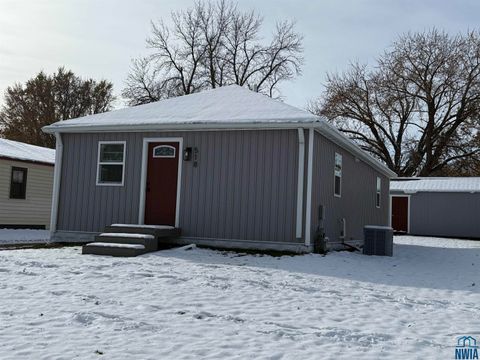 Tiny photo for 518 Boston Ave NE Ave, Orange City, IA 51041 (MLS # 830929)