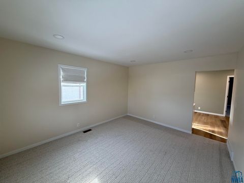 Tiny photo for 518 Boston Ave NE Ave, Orange City, IA 51041 (MLS # 830929)