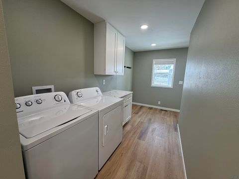 Tiny photo for 518 Boston Ave NE Ave, Orange City, IA 51041 (MLS # 830929)