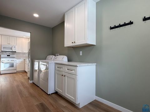 Tiny photo for 518 Boston Ave NE Ave, Orange City, IA 51041 (MLS # 830929)