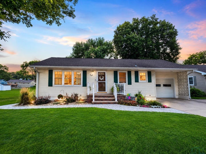 Photo 1 of 46 — 435 7TH AVE SE, LeMars, IA 51031