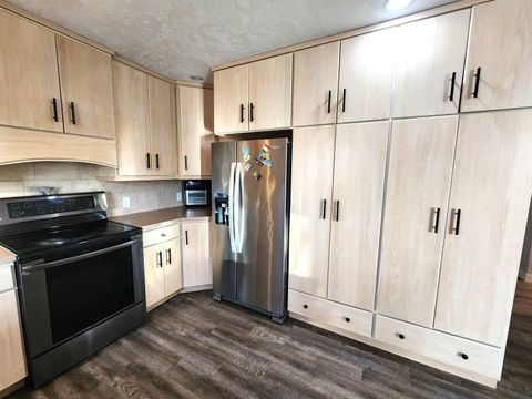 Tiny photo for 710 Central Ave NW Ave, Orange City, IA 51041 (MLS # 831895)