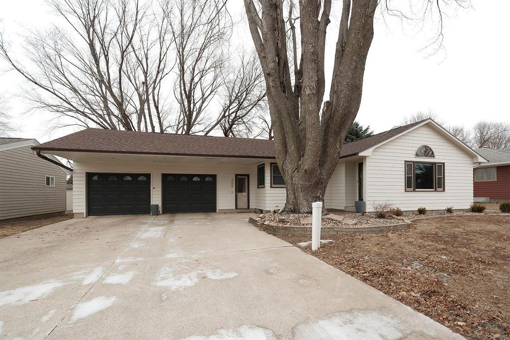 Photo of 205 Pine Street, Hospers, IA 51238 (MLS # 831712)