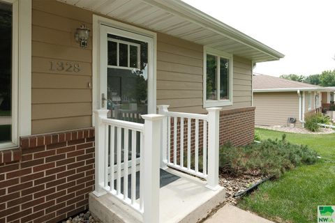 Tiny photo for 1328 1st Ave SE, Sioux Center, IA 51250 (MLS # 829551)