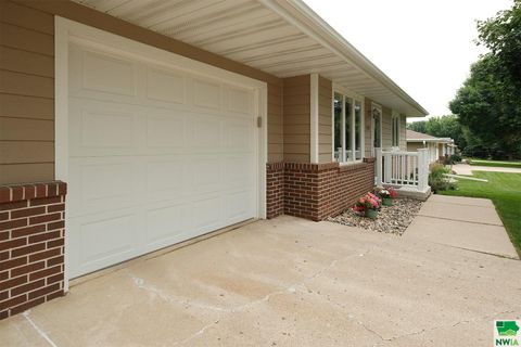 Tiny photo for 1328 1st Ave SE, Sioux Center, IA 51250 (MLS # 829551)