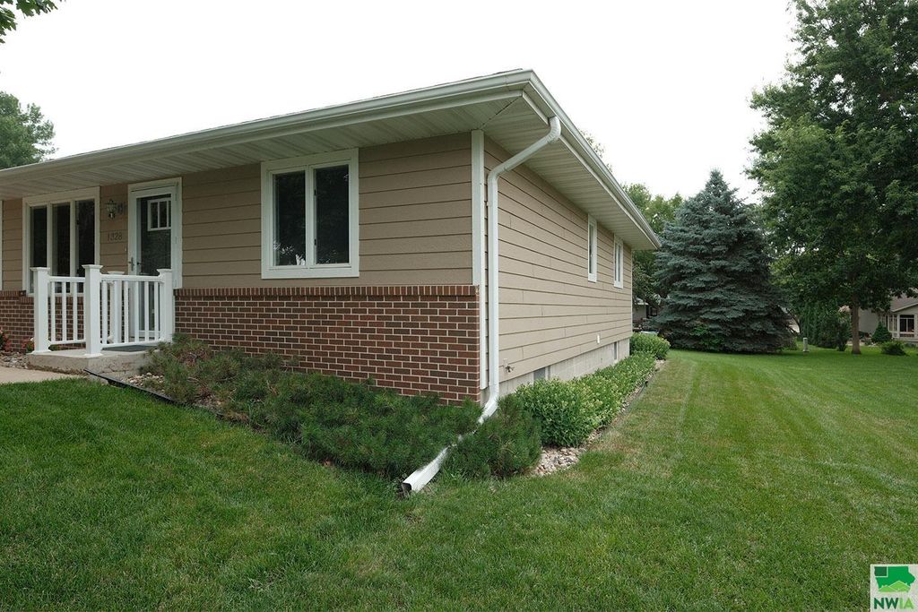 Photo of 1328 1st Ave SE, Sioux Center, IA 51250 (MLS # 829551)