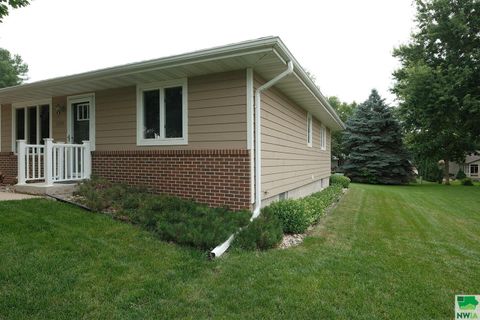 Tiny photo for 1328 1st Ave SE, Sioux Center, IA 51250 (MLS # 829551)