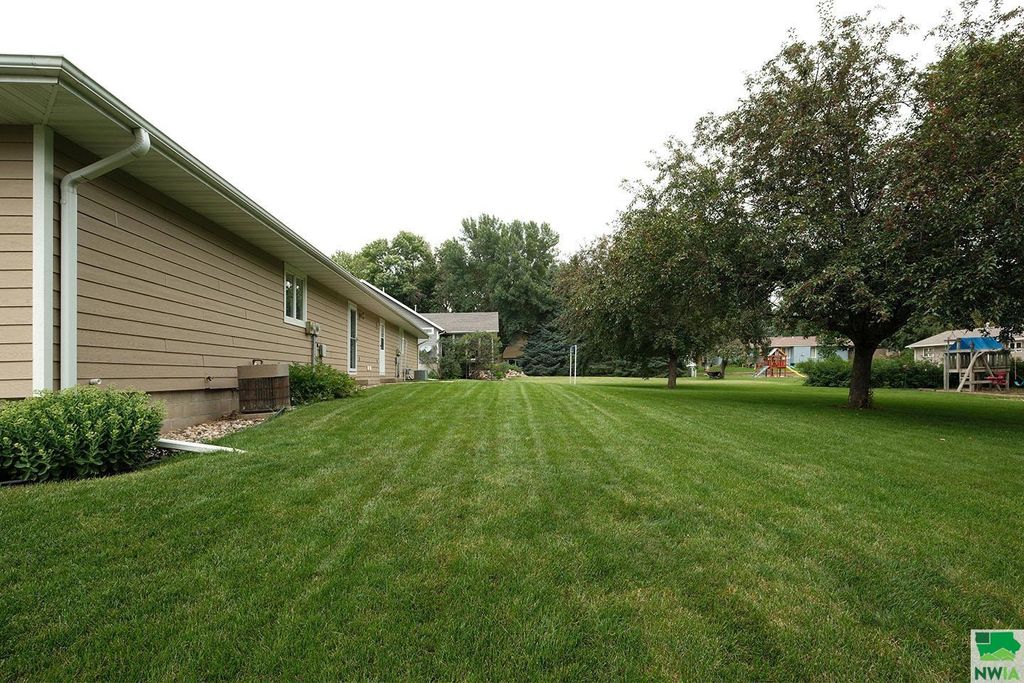 Photo of 1328 1st Ave SE, Sioux Center, IA 51250 (MLS # 829551)