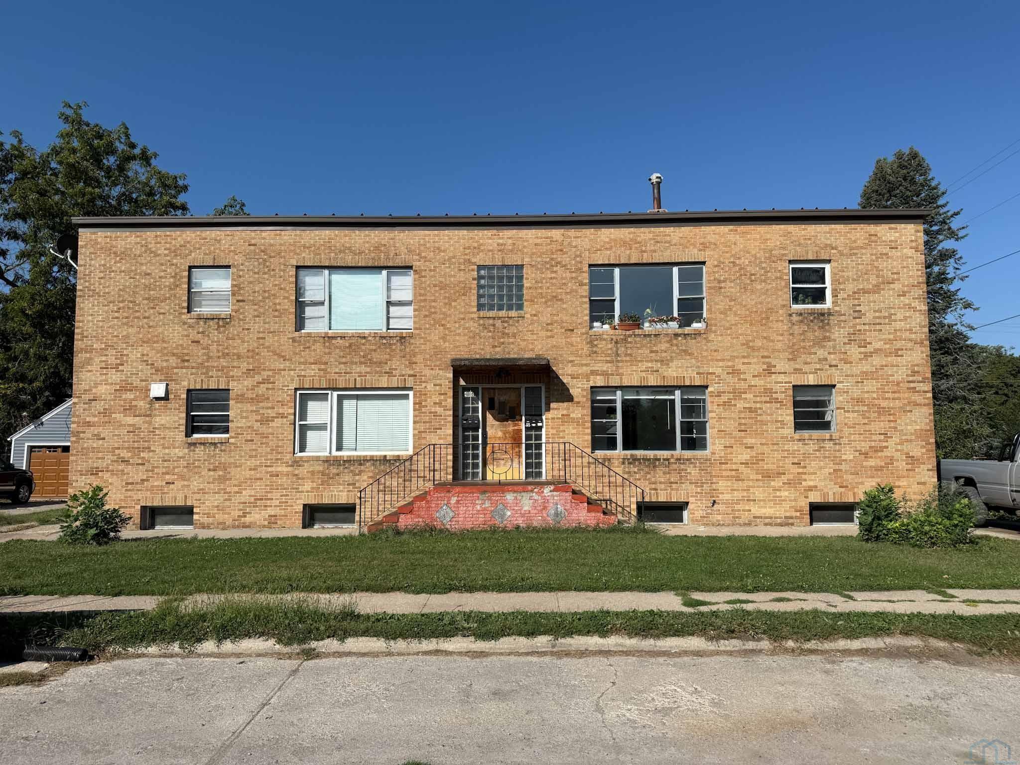 Photo 1 of 17 — 416 Michigan, Storm Lake, IA 50588