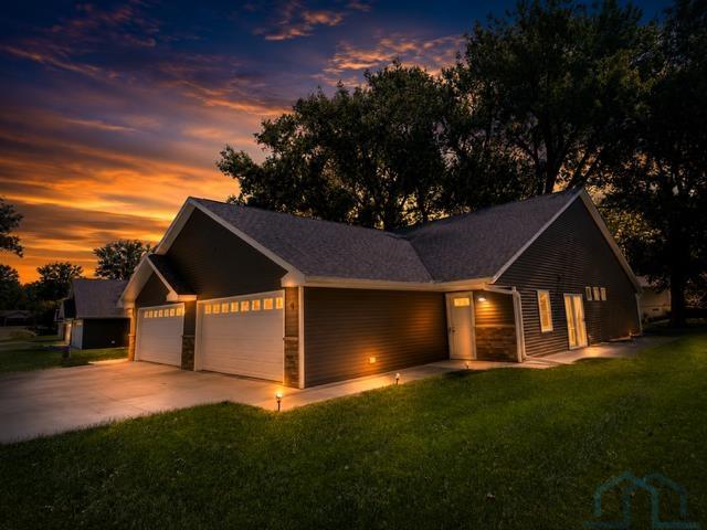 Photo 1 of 25 — 94 N Emerald Drive 9, Storm Lake, IA 50588