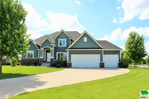 Single Family Residence in Dakota Dunes SD 564 Itasca Ct.jpg