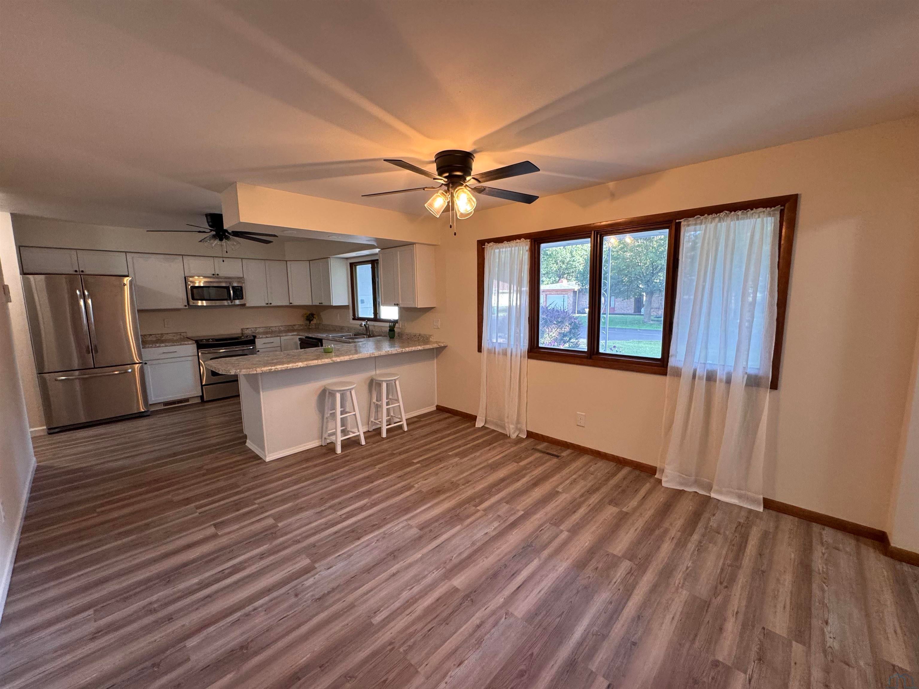 521 Douglas St - Photo 4