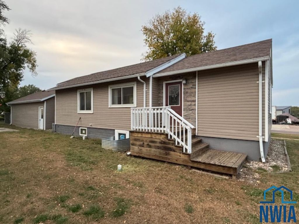 Photo of 1112 2nd Avenue, Alton, IA 51003 (MLS # 830510)