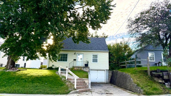 2221 S ROYCE ST, SIOUX CITY, IA 51106 - Image 1e41de0aa7cdce3aeeacb8019822d435/3510740211