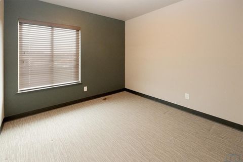 Tiny photo for 710 12th Street NE, Unit #4 St, Sioux Center, IA 51250 (MLS # 831710)