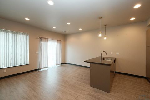 Tiny photo for 710 12th Street NE, Unit #4 St, Sioux Center, IA 51250 (MLS # 831710)