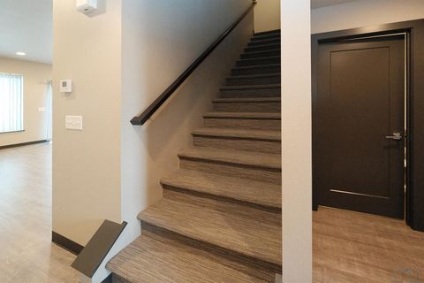 Tiny photo for 710 12th Street NE, Unit #4 St, Sioux Center, IA 51250 (MLS # 831710)