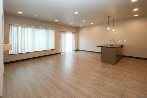 Tiny photo for 710 12th Street NE, Unit #4 St, Sioux Center, IA 51250 (MLS # 831710)