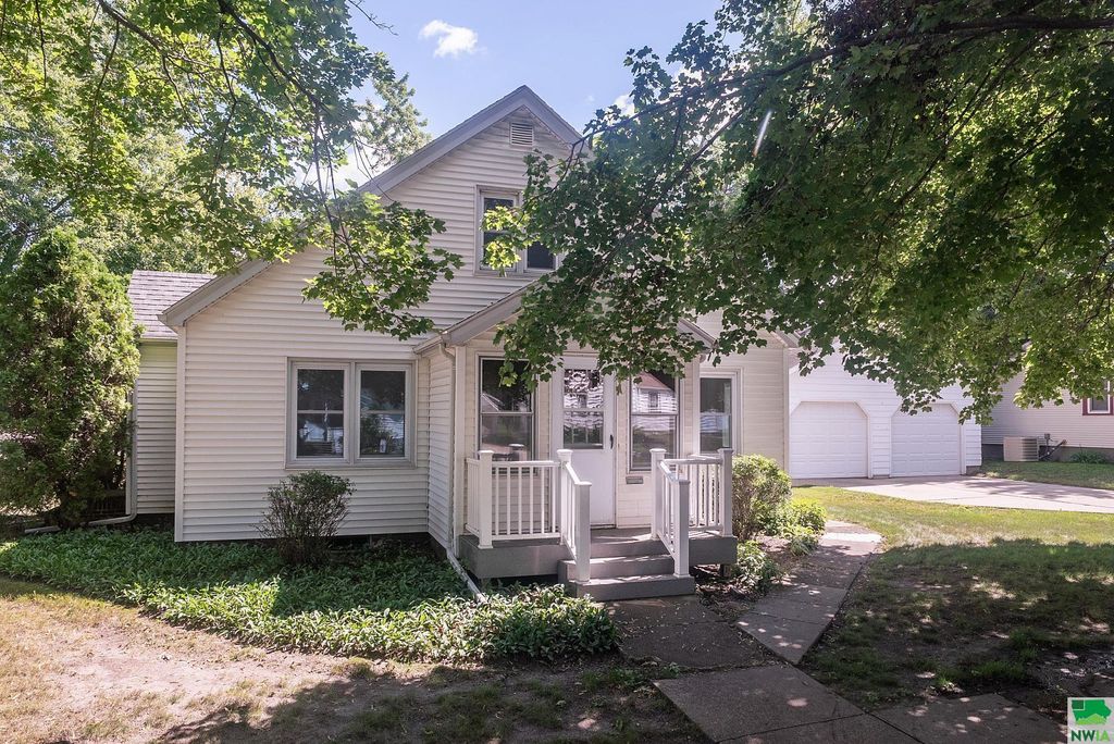 Photo of 220 4th St NW St, Orange City, IA 51041 (MLS # 830083)