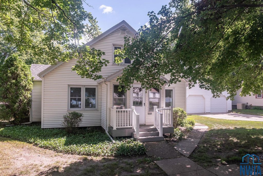Photo of 220 4th St NW St, Orange City, IA 51041 (MLS # 830083)