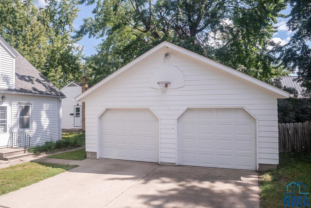 Photo of 220 4th St NW St, Orange City, IA 51041 (MLS # 830083)