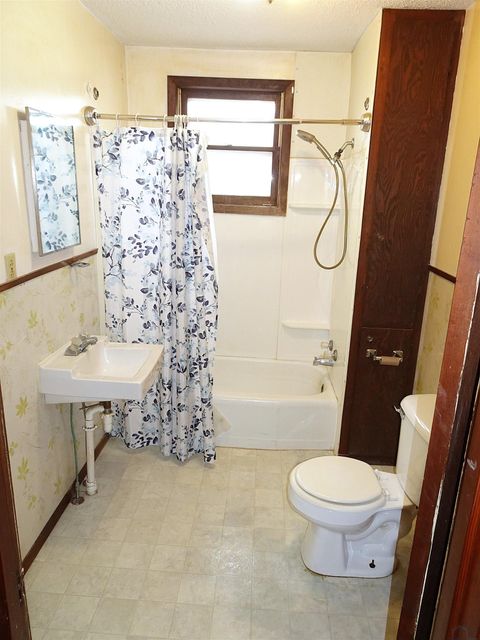 Tiny photo for 1218 Iselin Avenue, Sheldon, IA 51201 (MLS # 831748)